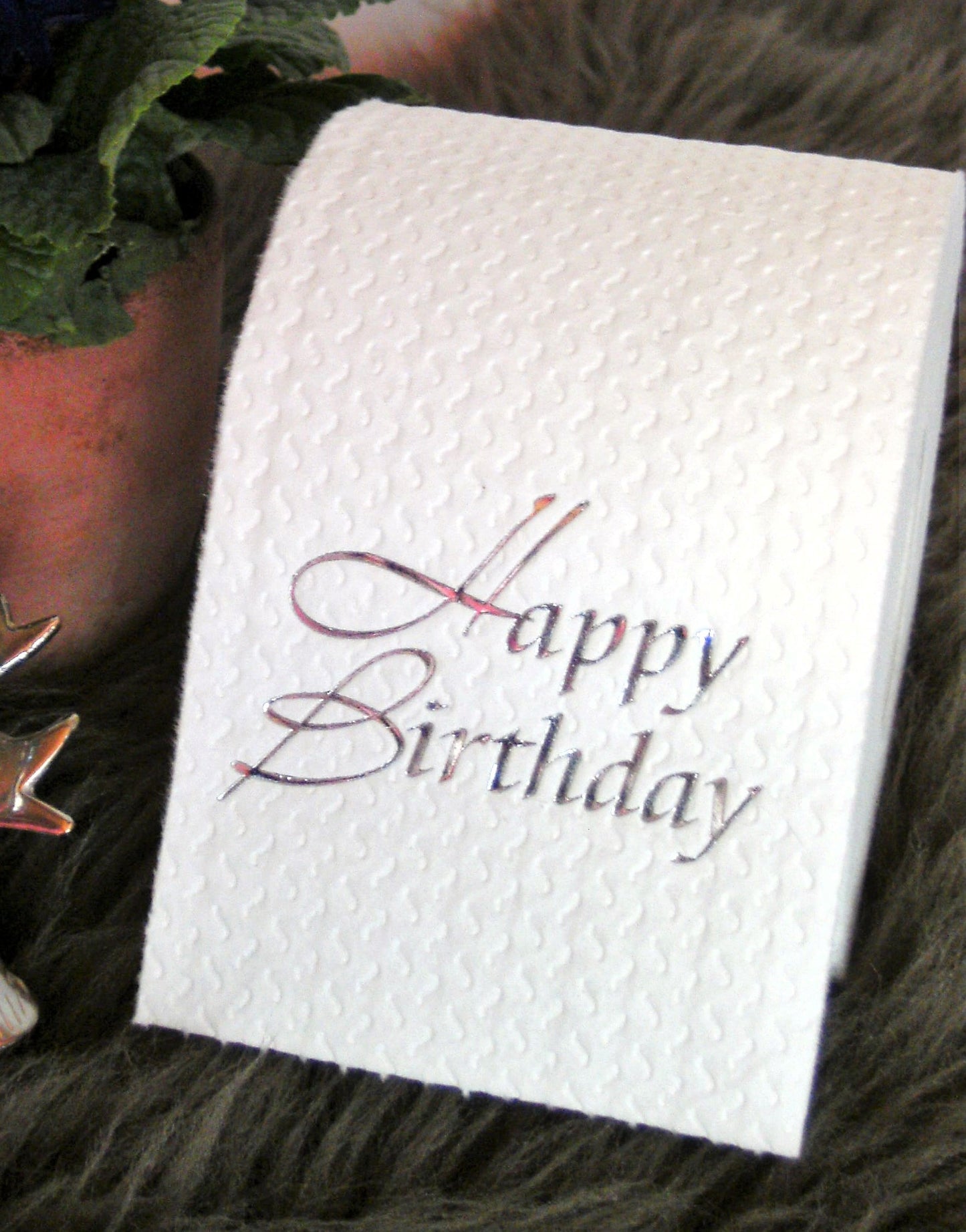 "Happy Birthday" auf Weiß