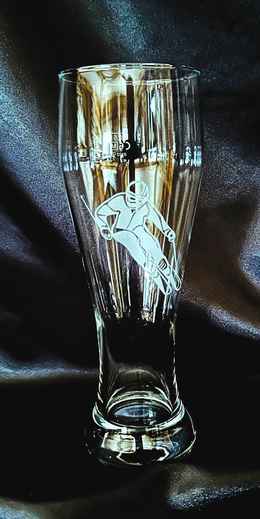 Weißbierglas 0,5l mit Skifahrer - Gravur