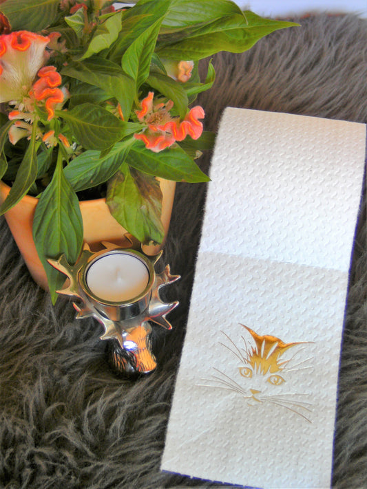 "Katzengesicht" auf Weiß