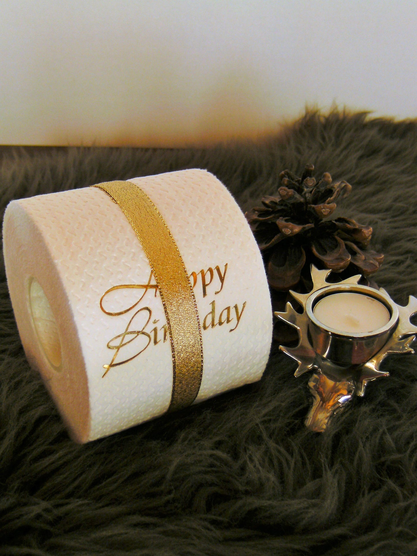 "Happy Birthday" auf Weiß