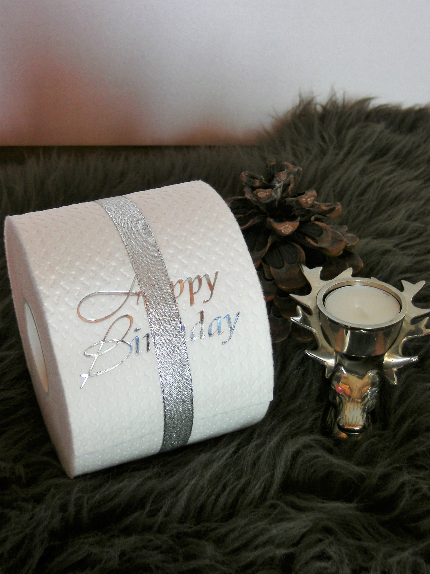 "Happy Birthday" auf Weiß